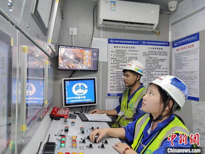 中國最大水壓、最大埋深海底隧道工程建設(shè)快速推進(jìn)