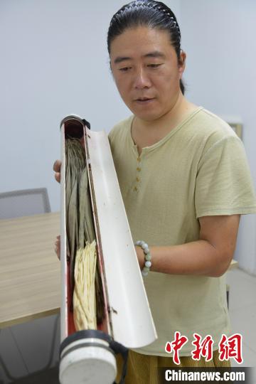 草編用的材料玉米皮、棕樹葉 李鵬茹 攝