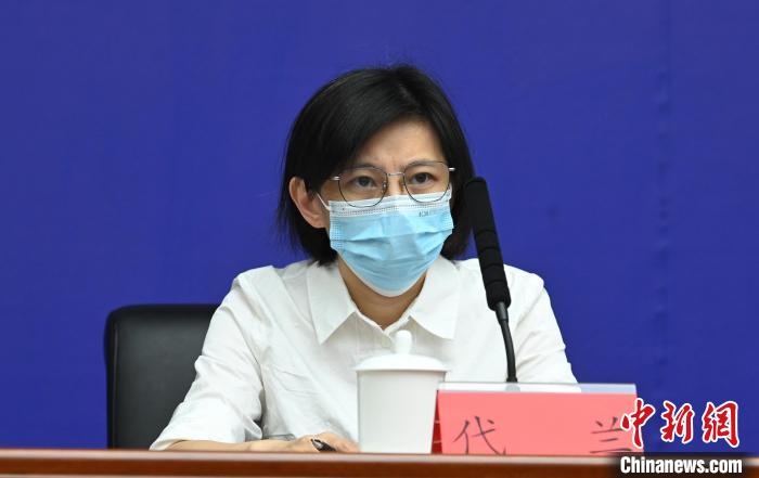 成都市經(jīng)信局總工程師代蘭?！“苍?攝