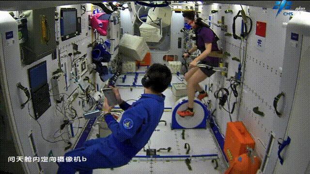 航天員在軌鍛煉。圖片來源：中國載人航天工程辦公室官方微信