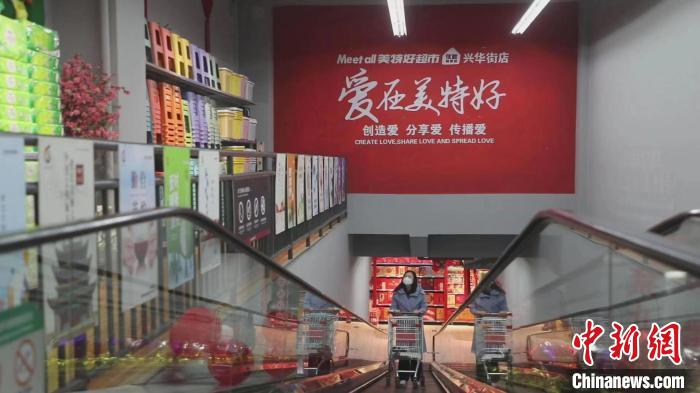美特好從一家不足百平方米小店，一路發(fā)展成華北零售業(yè)領(lǐng)軍企業(yè)、中國(guó)百?gòu)?qiáng)商業(yè)連鎖集團(tuán)、中國(guó)零售500強(qiáng)?！∠蛏?攝