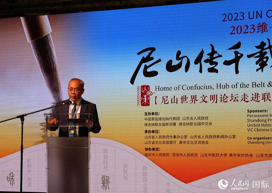 李松大使在中文日開(kāi)幕式上致辭。人民網(wǎng)記者 劉仲華攝