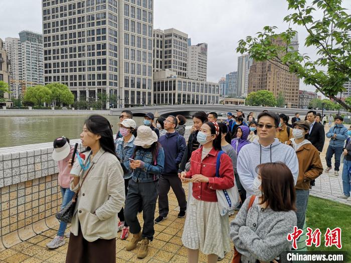 新階層人士走讀黃浦蘇州河沿岸?！》队畋?攝