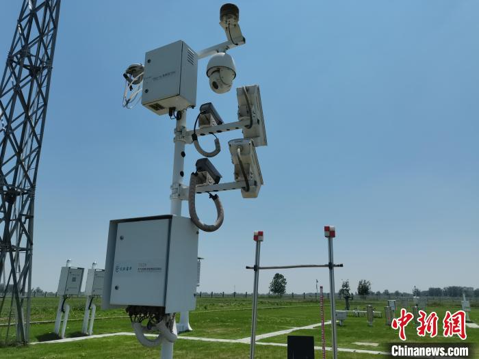 壽縣國家氣候觀象臺內(nèi)各種觀測設(shè)備。　吳然 攝