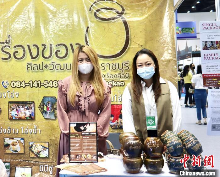 泰國(guó)舉辦規(guī)模最大旅游B2B銷售活動(dòng)對(duì)接全球旅游業(yè)，圖為交易會(huì)上的陶瓷工藝品展位。 王賢思 攝
