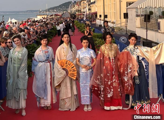 當(dāng)?shù)貢r(shí)間6月16日，2023年卡布爾電影節(jié)中國(guó)日活動(dòng)舉行?！≈鬓k方供圖