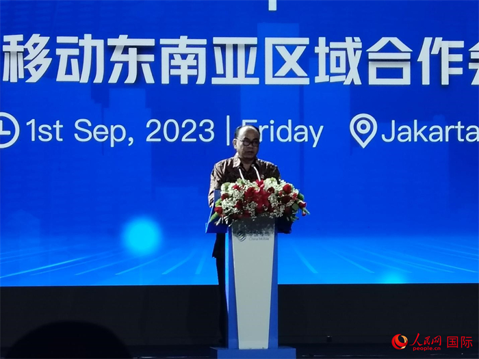 印尼通訊與信息技術(shù)部長(zhǎng)布迪·阿里·賽蒂亞迪致辭。人民網(wǎng)記者 李培松攝