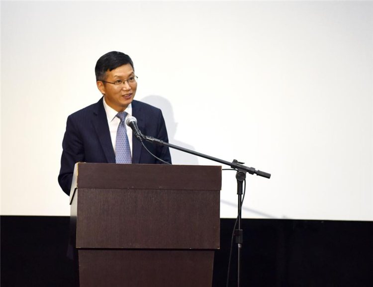 中國駐圣保羅總領(lǐng)事余鵬在開幕活動中致辭。 圣保羅州立大學(xué)孔子學(xué)院供圖