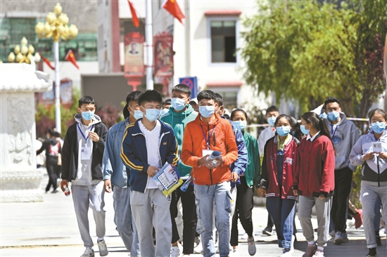 烏拉圭《共和國報》記者瓦倫蒂娜·加西亞接受人民網(wǎng)記者采訪。人民網(wǎng)記者 王天樂攝