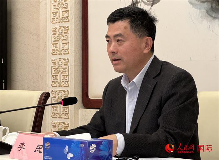 10月31日，歐美同學(xué)會(huì)秘書長(zhǎng)李民在第五屆中法文化論壇媒體吹風(fēng)會(huì)上講話。（人民網(wǎng) 謝瑩攝）