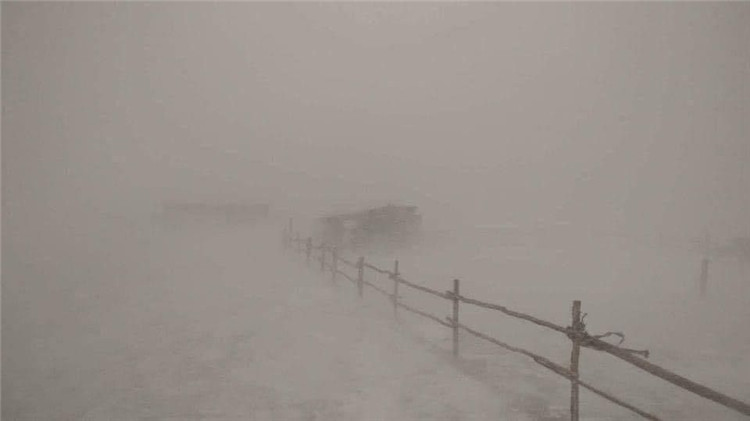 2023年11月4日，蒙古國部分省份發(fā)生暴風(fēng)雪天氣。蒙古國緊急情況總局官網(wǎng)圖片