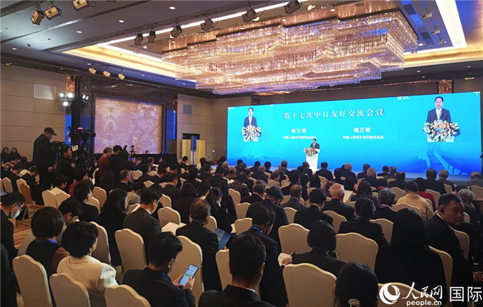 與會(huì)嘉賓合影留念。人民網(wǎng)記者 陳建軍攝