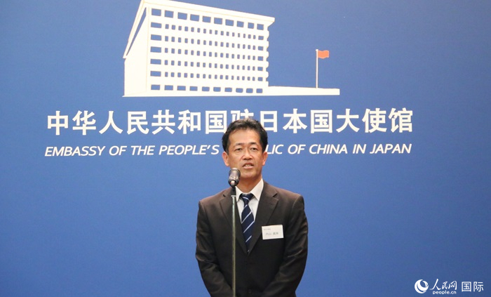 導(dǎo)師代表、東京大學(xué)教授內(nèi)山真伸發(fā)表致辭。人民網(wǎng) 許可攝