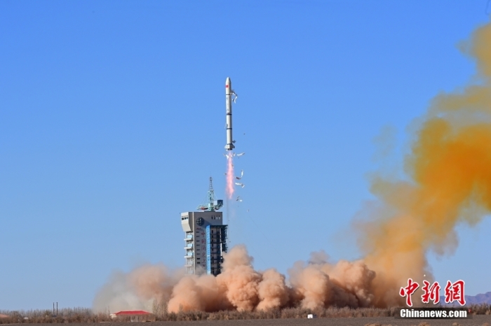 北京時(shí)間2023年11月16日11時(shí)55分，我國在酒泉衛(wèi)星發(fā)射中心使用長征二號丙運(yùn)載火箭，成功將新一代海洋水色觀測衛(wèi)星發(fā)射升空，衛(wèi)星順利進(jìn)入預(yù)定軌道，發(fā)射任務(wù)獲得圓滿成功。此次任務(wù)是長征系列運(yùn)載火箭第497次飛行。汪江波 攝