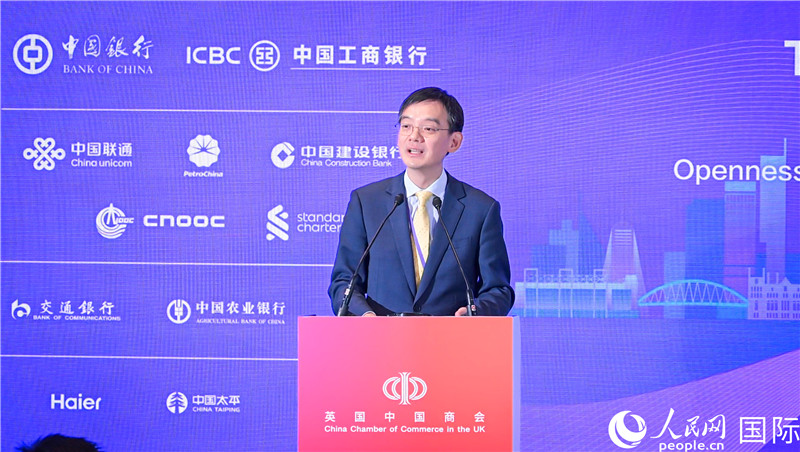 英國中國商會會長、中國銀行倫敦分行行長方文建 致歡迎辭。人民網(wǎng) 郭錦標(biāo)攝