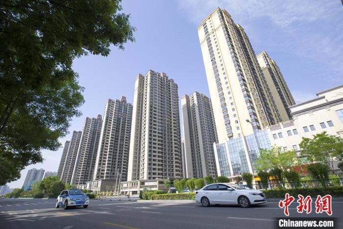 資料圖：車輛從一樓盤前經(jīng)過(guò)。 <a target='_blank' href='/'><p  align=