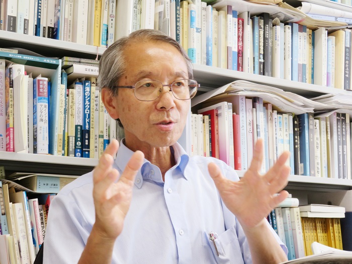日本創(chuàng)價(jià)大學(xué)教授高橋強(qiáng)接受人民網(wǎng)采訪。（視頻截圖）
