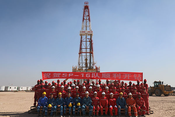 12月25日，中石化國工科威特分公司SINOPEC-16隊(duì)在科威特北部油區(qū)順利開鉆。中石化供圖
