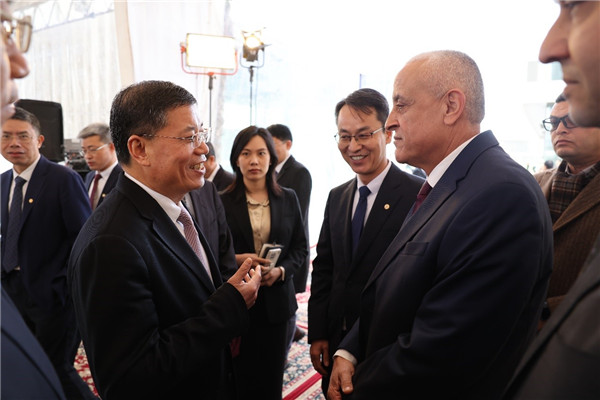 李永明同埃及住房部副部長會(huì)談交流。主辦方供圖