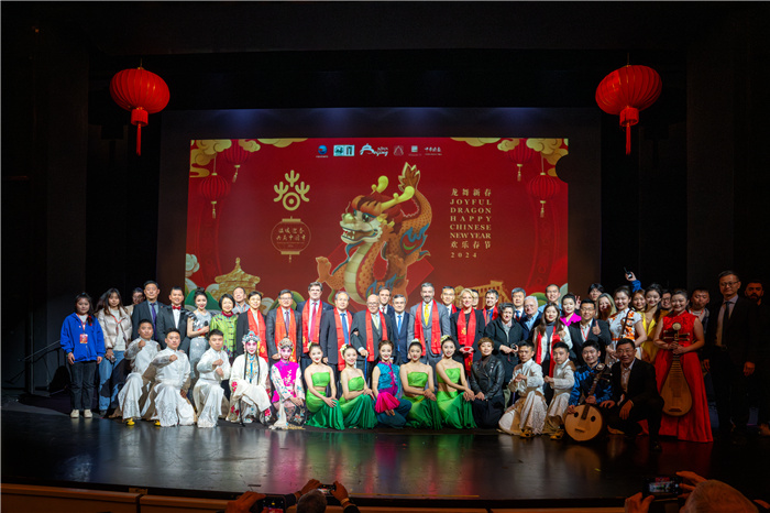 與會(huì)嘉賓合影。中國駐希臘大使館供圖