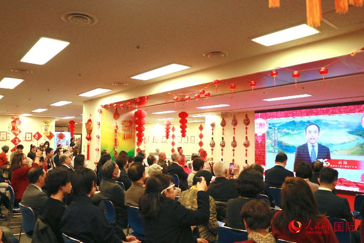 2月9日，“喜迎龍年·品味陜西”——2024新春迎福（展）聯(lián)歡會(huì)暨陜西文化年在東京中國(guó)文化中心拉開(kāi)帷幕。人民網(wǎng) 許可攝