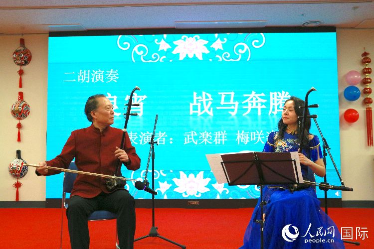 二胡合奏。人民網(wǎng) 許可攝