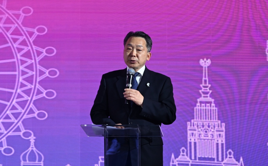 1.中國(guó)人民對(duì)外友好協(xié)會(huì)副會(huì)長(zhǎng)袁敏道在第四屆“中俄青年同走友誼路”活動(dòng)上致辭。主辦方供圖