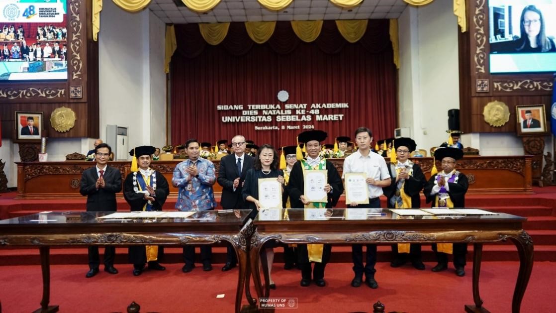 西華大學(xué)、三一一大學(xué)、印尼鋰源新材料有限公司、四川鋰源新能源有限公司四方共同簽署國際合作協(xié)議。印尼三一一大學(xué)孔子學(xué)院供圖