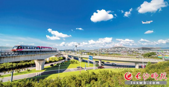 　　根據(jù)《實施意見》，長沙將建設聯(lián)通世界的航空樞紐，打造輻射全國的鐵路樞紐，深化綜合交通協(xié)調機制。    資料圖片