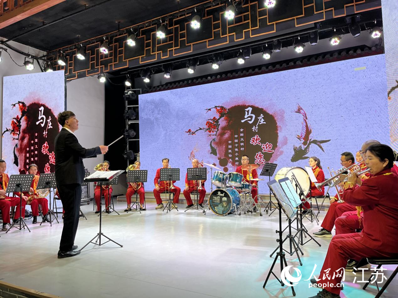馬莊農(nóng)民樂團(tuán)在排練節(jié)目。人民網(wǎng) 李子佩攝
