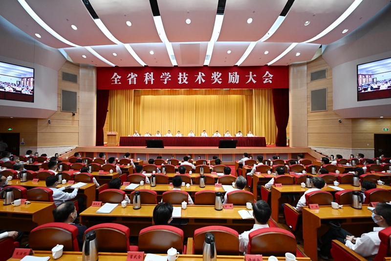 圖為江蘇省科學(xué)技術(shù)獎勵大會現(xiàn)場。吳勝攝