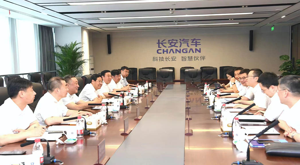 張濤帶隊赴重慶對接洽談項目。 白永民攝