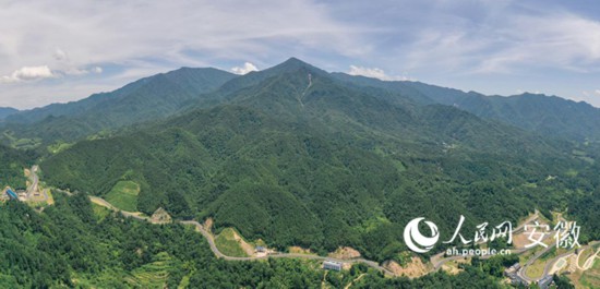 大別山旅游扶貧快速通道。人民網(wǎng) 陳若天攝