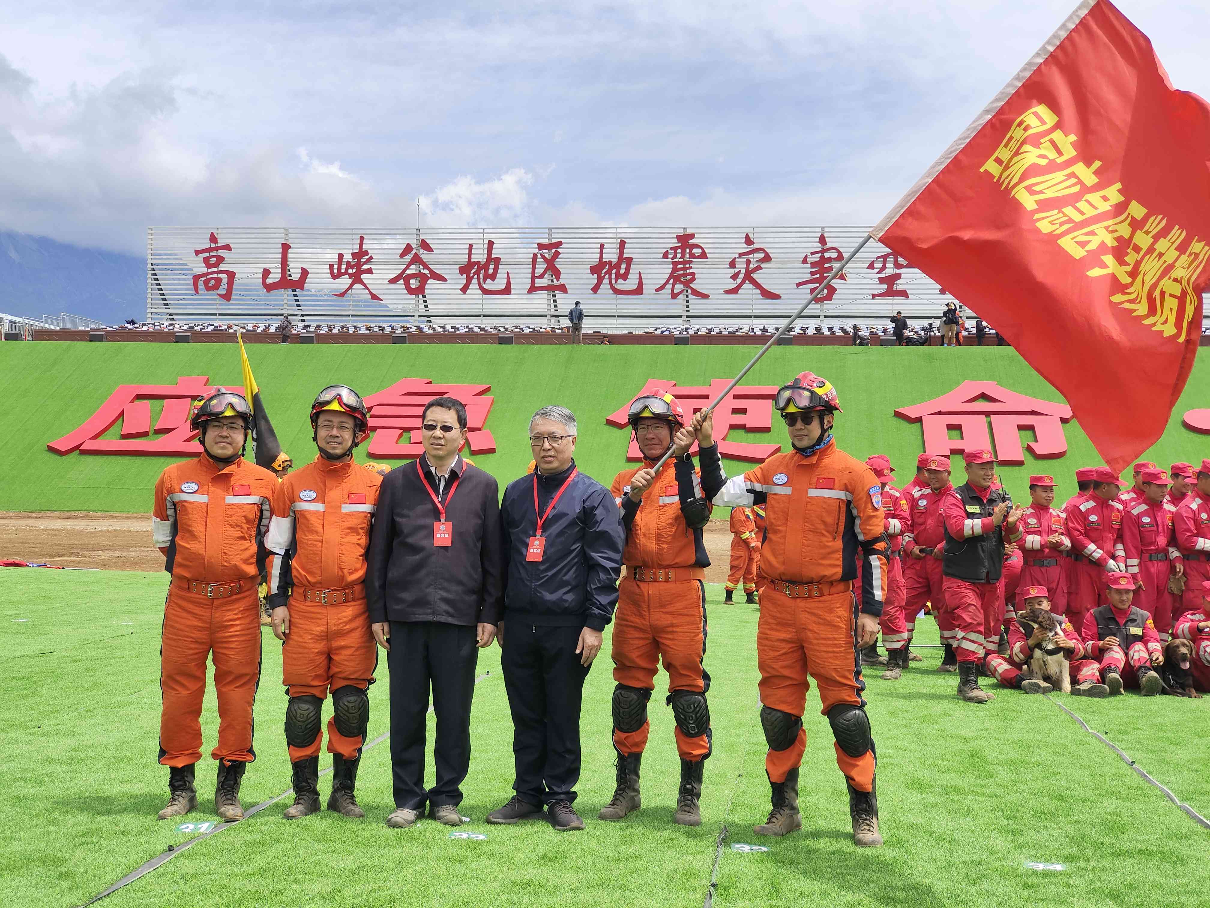 呂國忠以總領隊身份，帶領國家應急醫(yī)學救援隊演練。受訪者供圖