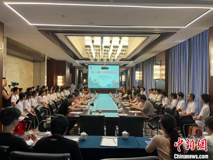 閩臺古琴技藝培訓(xùn)交流活動同步舉行?！∪~國寶 攝