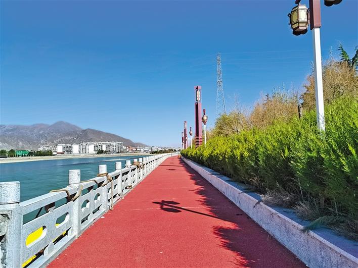 圖為濱河體育公園自行車車道。.jpg