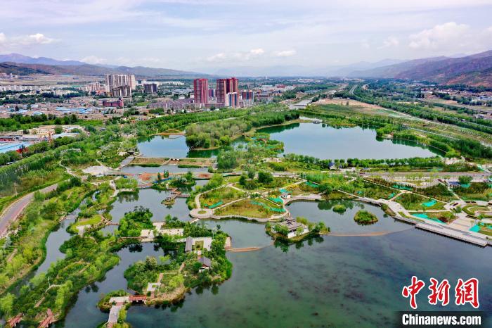 西北城市西寧立生態(tài)文明高地新典范：“一城山水、百園千姿”