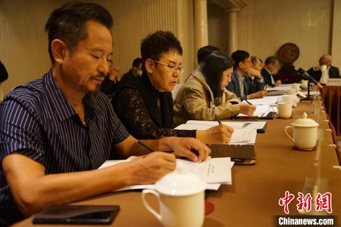 圖為座談會(huì)現(xiàn)場(chǎng)?！∨擞隄?攝