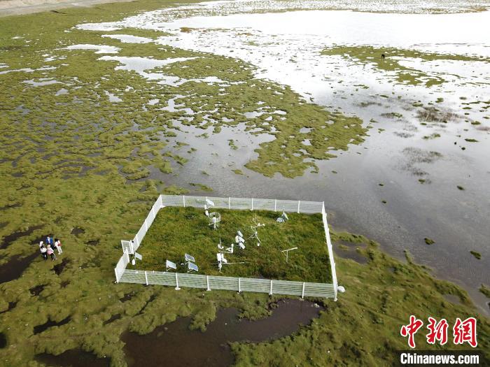 圖為玉樹隆寶高寒濕地生態(tài)氣象試驗站?！∏嗪Ｊ庀缶?供圖