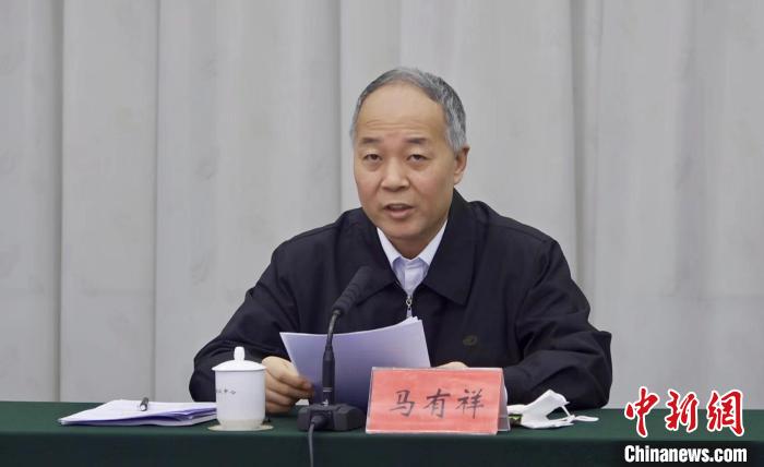 圖為農(nóng)業(yè)農(nóng)村部副部長(zhǎng)馬有祥在部省共同打造青海綠色有機(jī)農(nóng)畜產(chǎn)品輸出地推進(jìn)會(huì)議上講話。　李江寧 攝