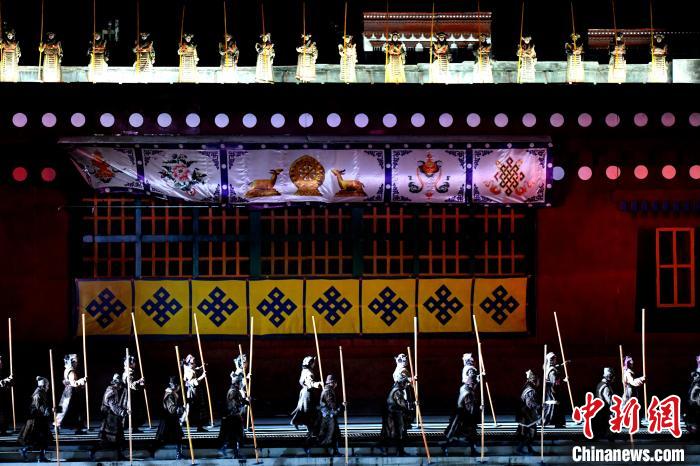 3月17日，西藏拉薩，《文成公主》大型史詩(shī)劇演出現(xiàn)場(chǎng)。　李林 攝