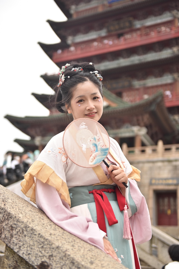 南昌滕王閣“古風(fēng)游”。受訪者供圖