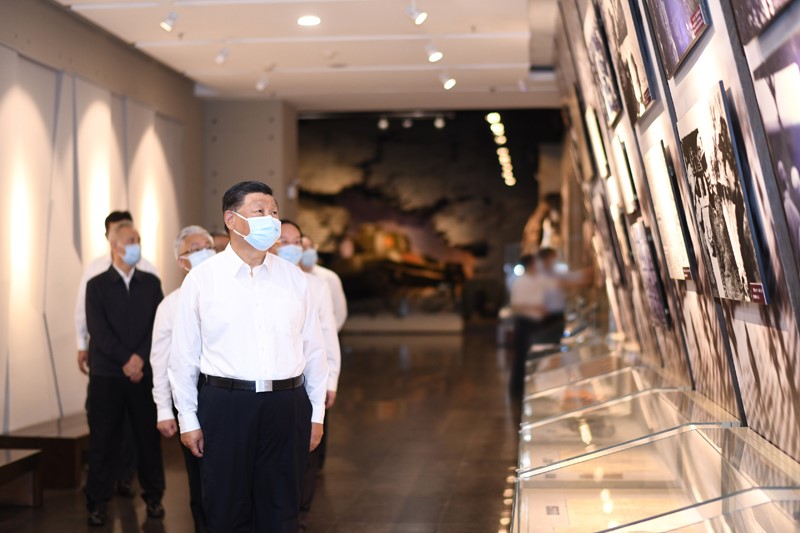 2022年8月16日至17日，中共中央總書記、國家主席、中央軍委主席習(xí)近平在遼寧考察。這是16日下午，習(xí)近平在錦州市考察遼沈戰(zhàn)役紀(jì)念館。 新華社記者 燕雁 攝