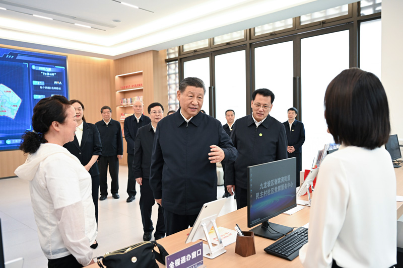 2024年4月22日下午，習近平總書記在重慶市九龍坡區(qū)謝家灣街道民主村社區(qū)考察。