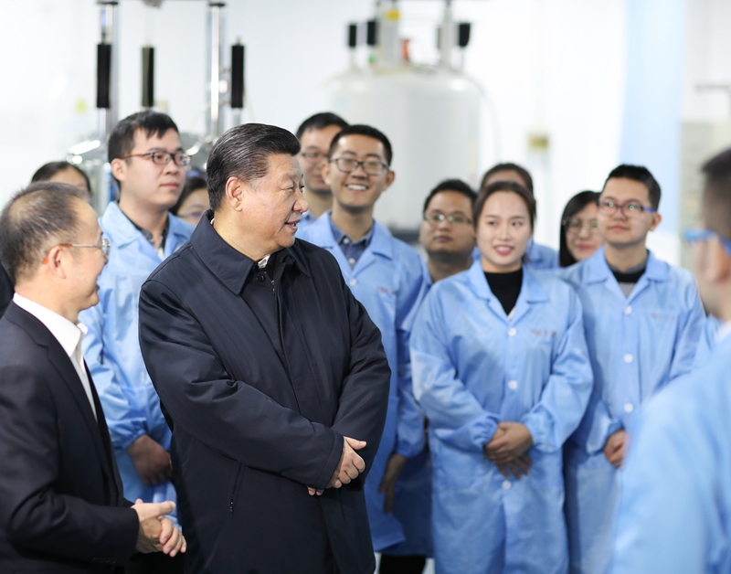 2019年1月17日，習(xí)近平在天津南開大學(xué)元素有機(jī)化學(xué)國家重點(diǎn)實(shí)驗(yàn)室同師生親切交流。