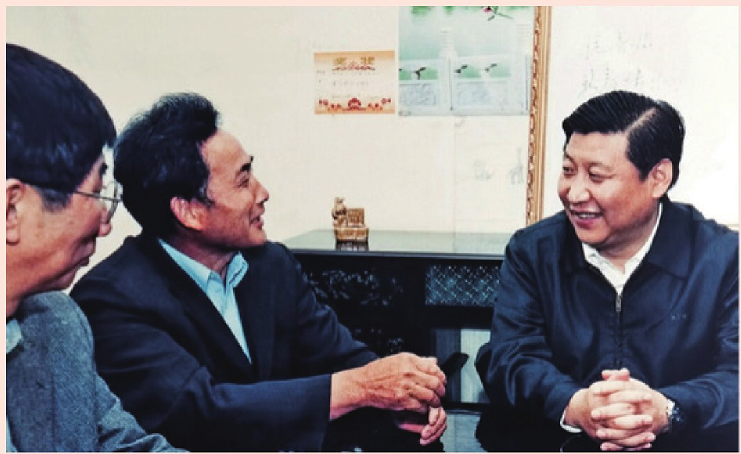 2003年4月24日，時(shí)任浙江省委書記習(xí)近平在浙江下姜村調(diào)研。