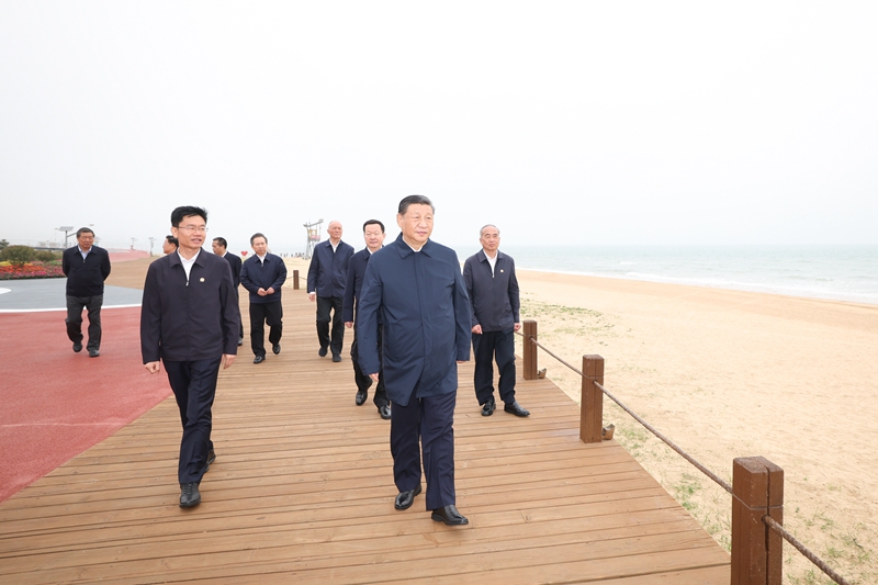 2024年5月22日，習(xí)近平總書記在山東日照陽光海岸綠道考察。