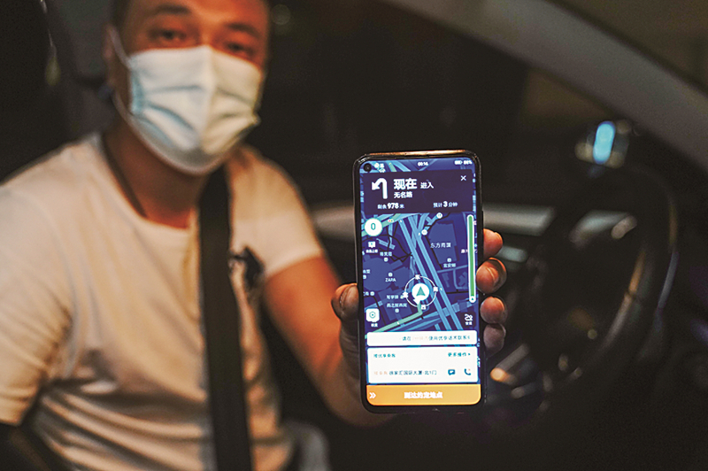 2022年6月1日凌晨，網(wǎng)約車司機(jī)黃興展示他當(dāng)天接到的第一單。