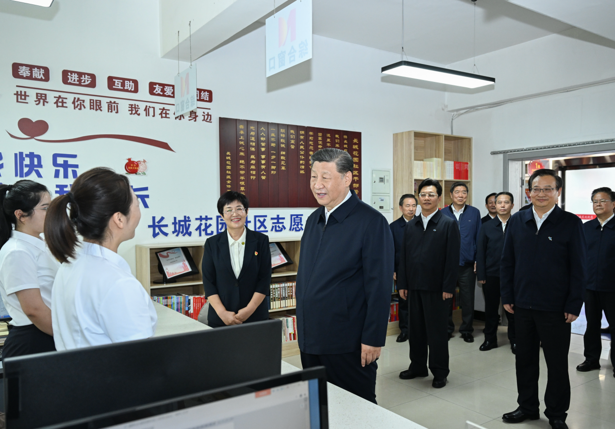 2024年6月19日，習近平總書記來到寧夏銀川市金鳳區(qū)長城花園社區(qū)考察。