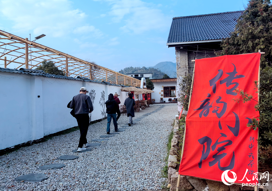 舊茶廠改造后的“傳韻小院”新中式茶館。人民網(wǎng)記者 林曉麗攝